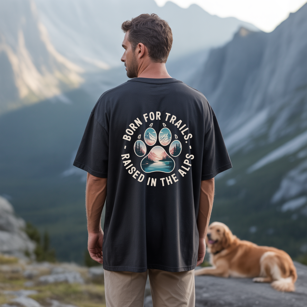 BORN FOR TRAILS - Oversized T-Shirt